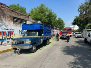 Protección Civil Estatal atiendieron una fuga de gas del tanque de una camioneta en las inmediaciones de la colonia Industrial