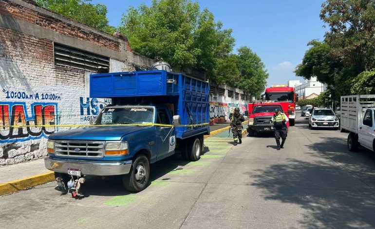 Protección Civil Estatal atiendieron una fuga de gas del tanque de una camioneta en las inmediaciones de la colonia Industrial