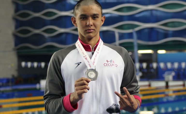 Nadador de 14 años gana plata en Olimpiada Nacional