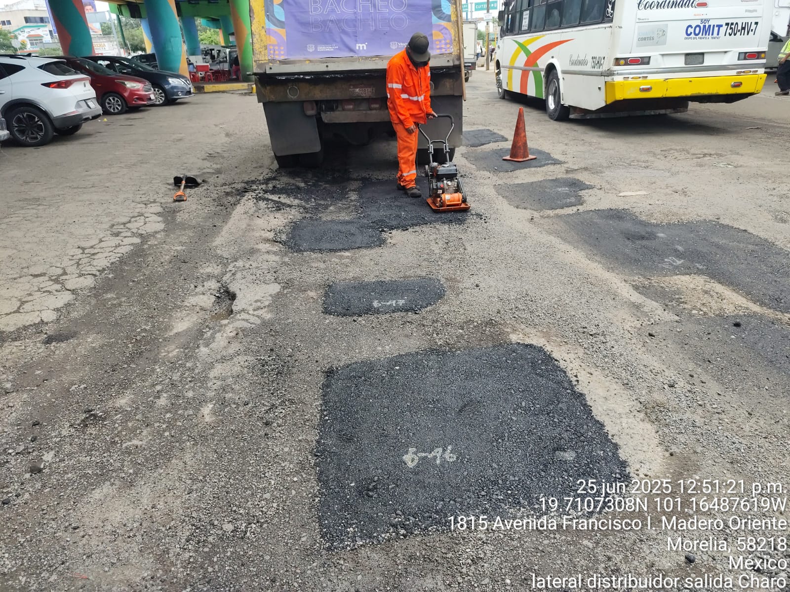 Gobierno de Morelia responde con acciones inmediatas de bacheo; interviene salida a Charo