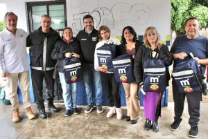 Entrega Yankel Benítez Mochilas de Emergencia a vecinos de Morelia