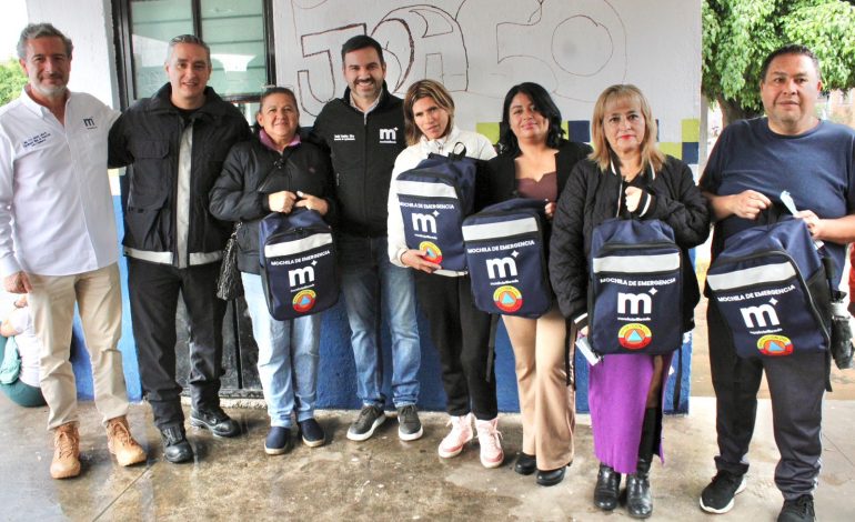 Entrega Yankel Benítez Mochilas de Emergencia a vecinos de Morelia