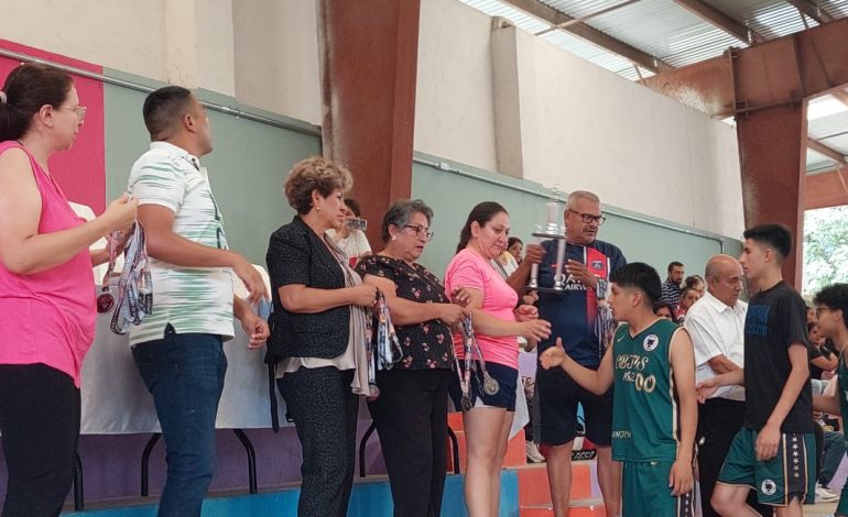 Promueven el desarrollo deportivo con la premiación de la Liga Municipal de Básquetbol