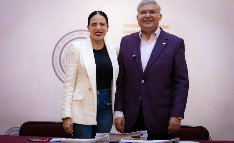 En acto de Entrega – Recepción, Giulianna Bugarini recibe formalmente la Presidencia de la Mesa Directiva del Congreso