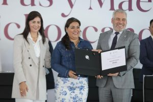 Reconoce Bedolla compromiso y vocación educativa de docentes michoacanos
