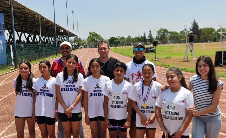 Gepardos de Ciudad Hidalgo brillan en el Estatal de Atletismo Escolar