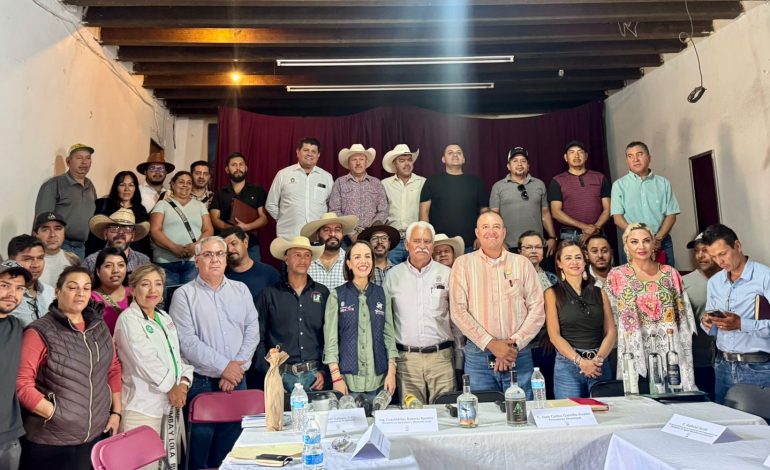 Gobierno de Michoacán afianza su apoyo a la industria mezcalera