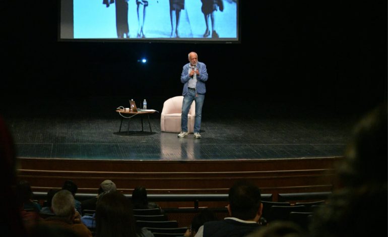 Secum fortalece formación teatral con clase magistral de Enrique Singer