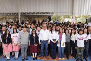 Arranca Bedolla programa para pintar y transformar escuelas en entornos de paz