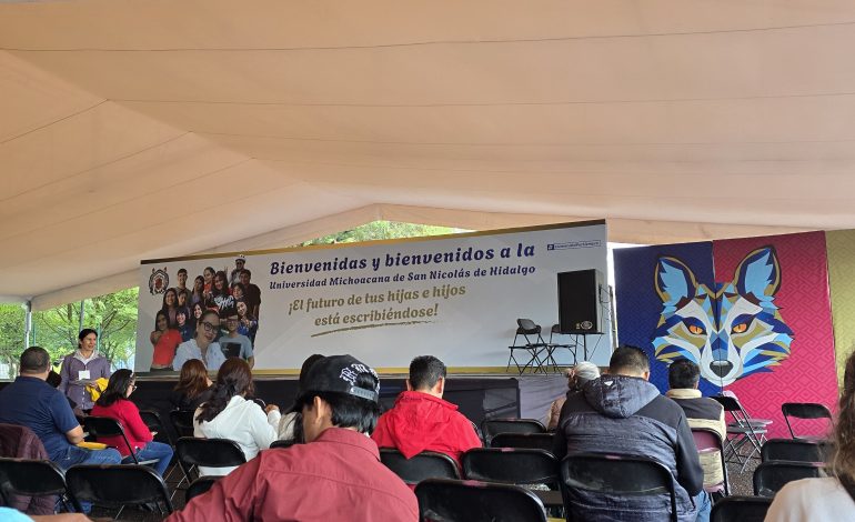 El sueño universitario: Miles de jóvenes buscan un lugar en la facultad de Medicina de la UMSNH.