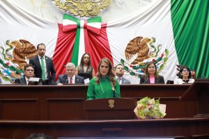 Congreso del Estado impone Condecoración Melchor Ocampo al Colegio de Notarios de Michoacán