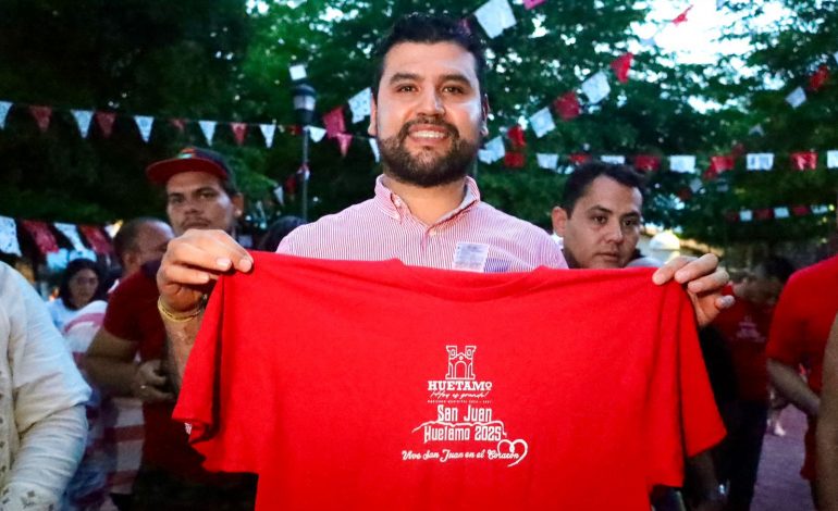 Octavio Ocampo asiste a la celebración de San Juan en Huetamo