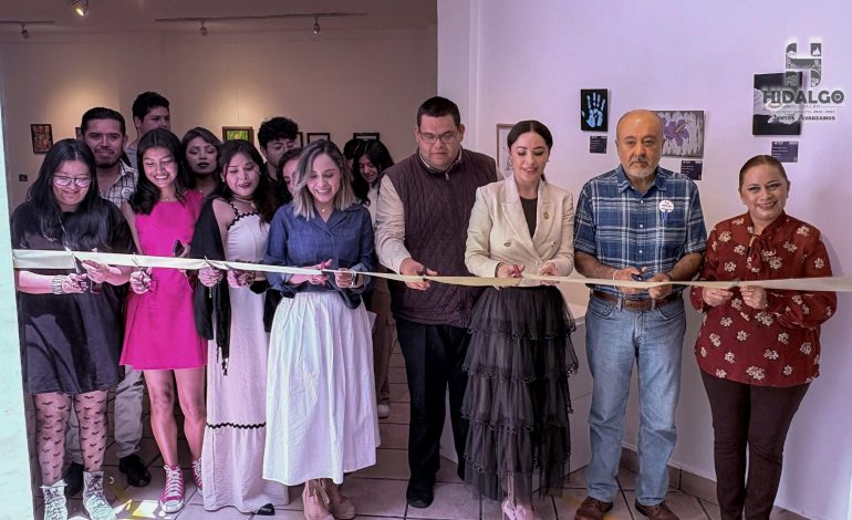 Autoridades Municipales y Educativas, inauguraron la Exposición Pictórica Colectiva “Imaginario Jaguar”.
