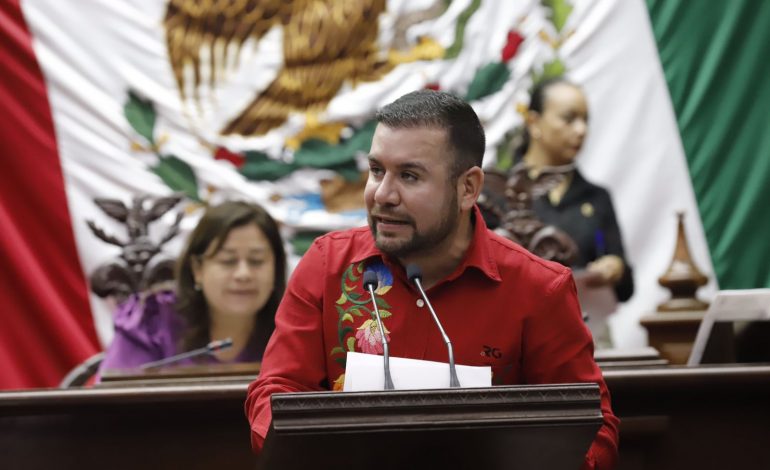 Propone Reyes Galindo reducción de regidores en municipios de Michoacán
