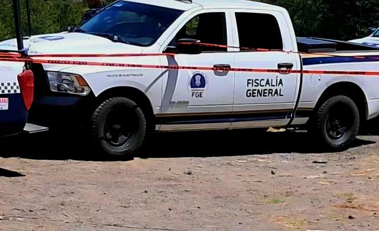 Encuentran los cadaveres desmembrados y embolsados de dos hombres tirados a la orilla de la carretera San José-Huajúmbaro