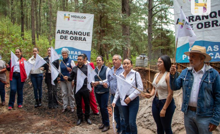 Jeovana Alcántar, inició a los trabajos de construcción del tanque de almacenamiento de agua potable y línea de conducción en El Chaparro.