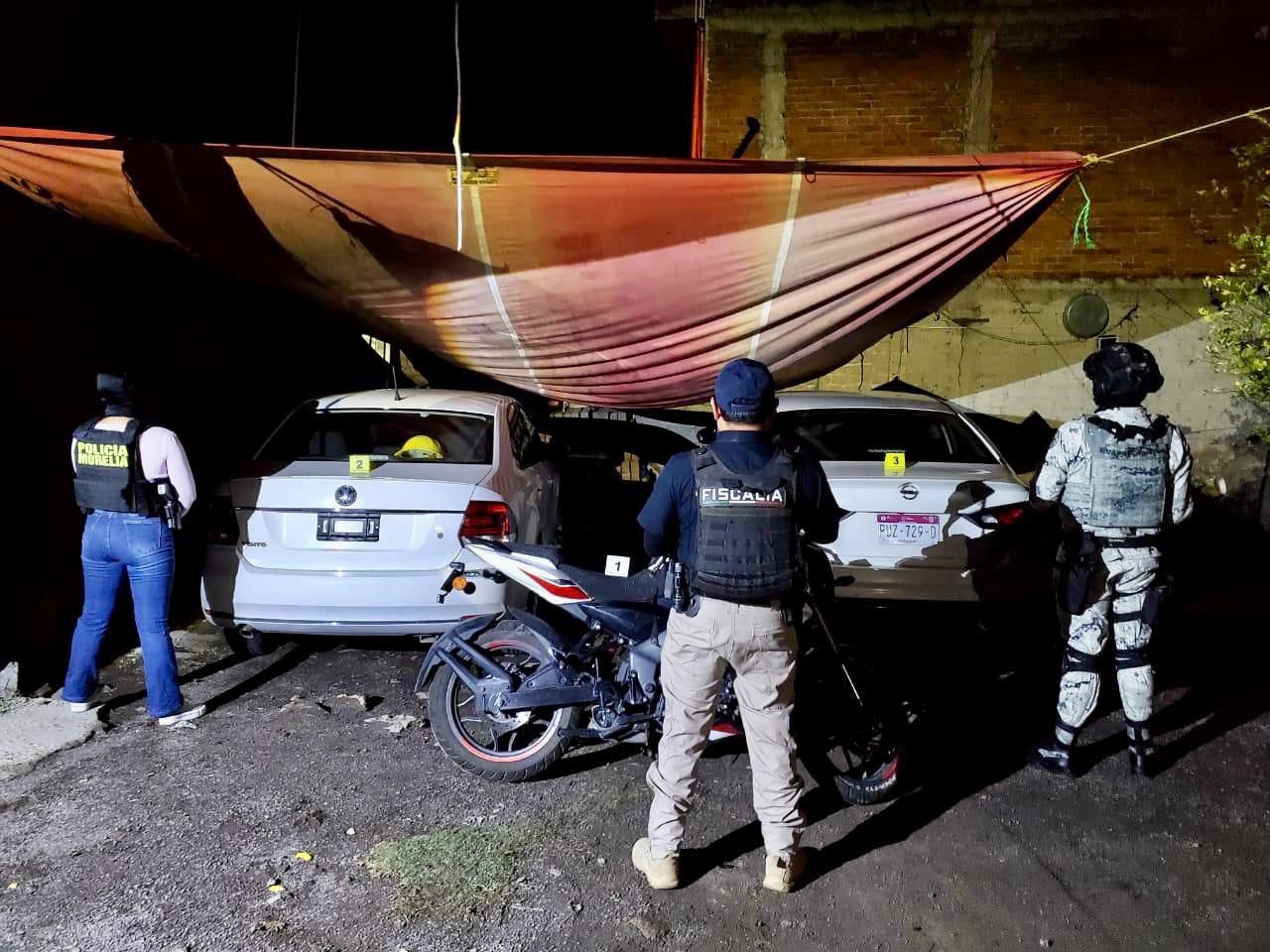 En tareas de investigación, FGE ejecuta cateo en Tarímbaro y recupera siete vehículos con reporte de robo y asegura 447 dosis de narcótico