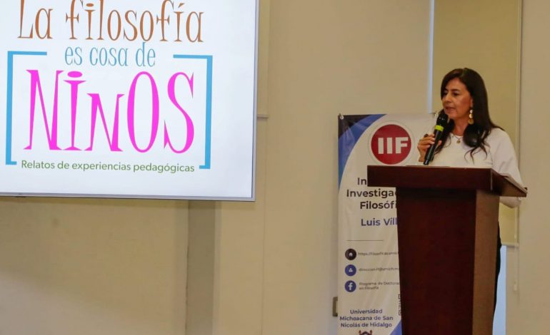 Gaby Molina reconoce a docentes por libro «La filosofía es cosa de niños»