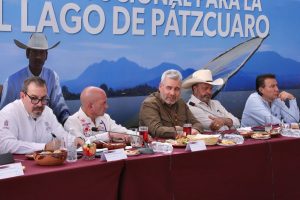 Por decretarse otras 8 mil ha de conservación en la cuenca del lago de Pátzcuaro: Bedolla