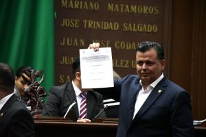 Memo Valencia anula su voto y se manifiesta en contra en la elección de la nueva Contraloría de la FGE