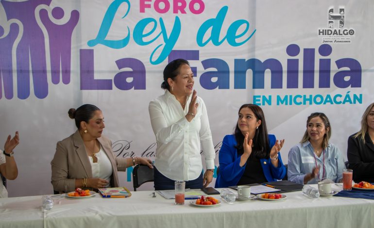 Jeovana Alcántar, asistió al Foro “Ley de la Familia en Michoacán, que se llevó a cabo en el Municipio de Hidalgo.