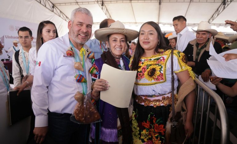 Sheinbaum da justicia social a 370 comunidades indígenas de Michoacán: Bedolla