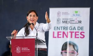 Niñas y niños de Jacona ven mejor con entrega de lentes gratuitos: SEE