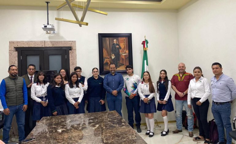 Alumnos del Cecytem llevan su talento científico a eventos internacionales