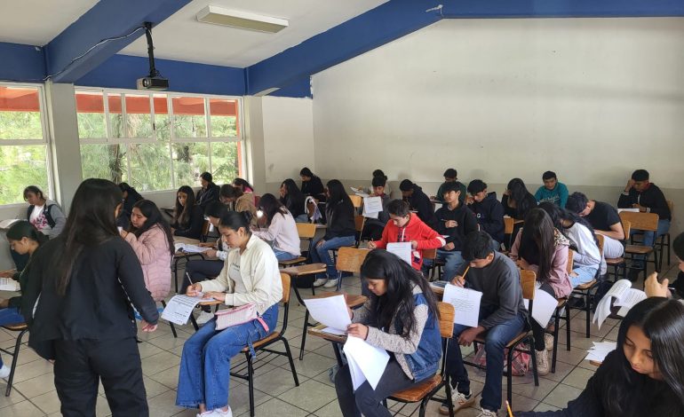 En CECyTEM 27 de San Pedro Jacuaro se realizó examen de evaluación