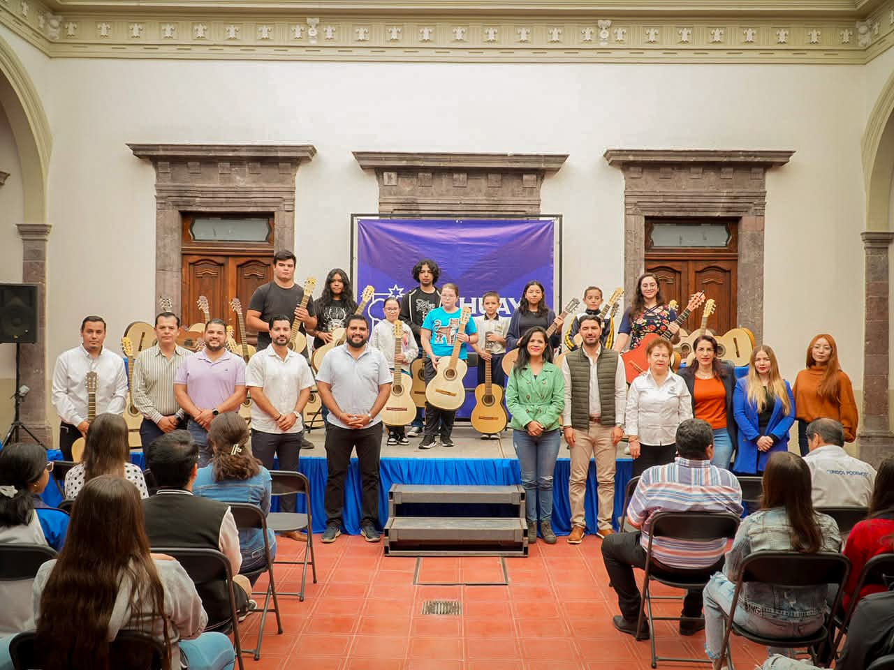 Secum entrega 100 guitarras a Sahuayo para conformar Orquesta Municipal