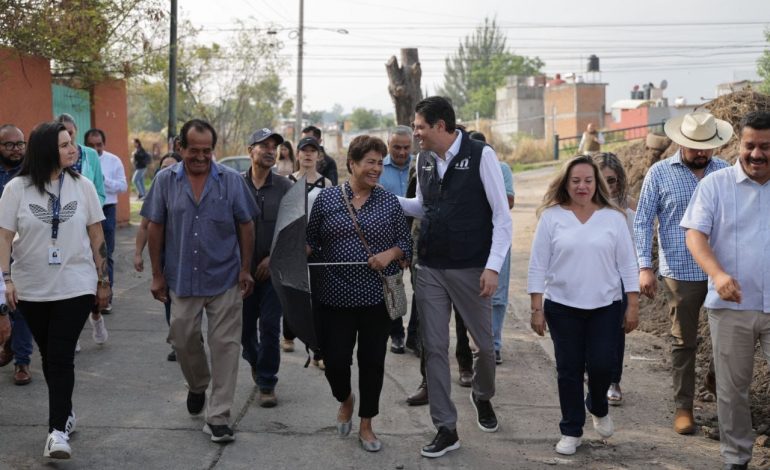 Alfonso Martínez supervisa trabajos de desazolve en dren Arroyo de Tierras