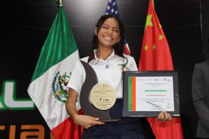 Alumna de Cecytem avanza hacia olimpiada nacional de física