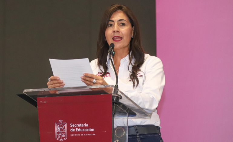 Gabriela Molina comparte a docentes michoacanos nuevos decretos sobre derechos laborales