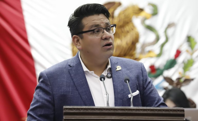 Toño Carreño presenta iniciativa para atender la salud emocional