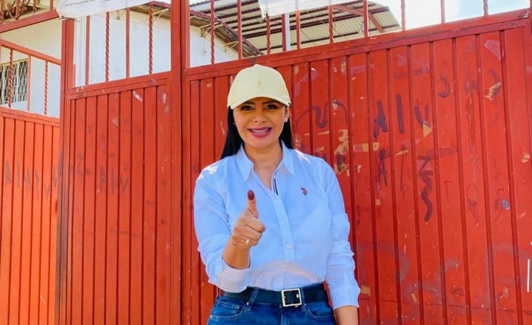 Araceli Saucedo emite su voto y destaca momento histórico para México.