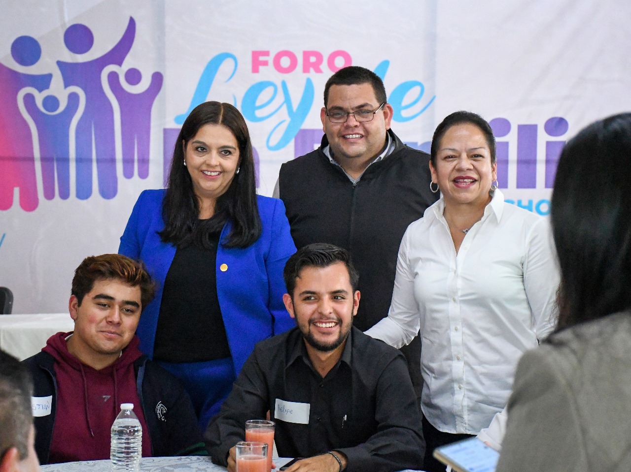 Realiza diputada Tere Herrera primer foro para construir la Ley de la Familia.