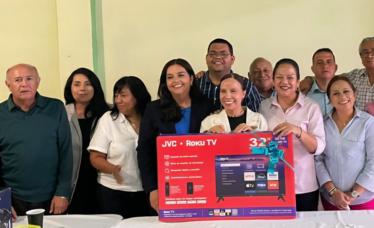 Conmemoran la Libertad de Expresión Periodistas de Ciudad Hidalgo; Asisten Tere Herrera y Jeovana Alcantar.