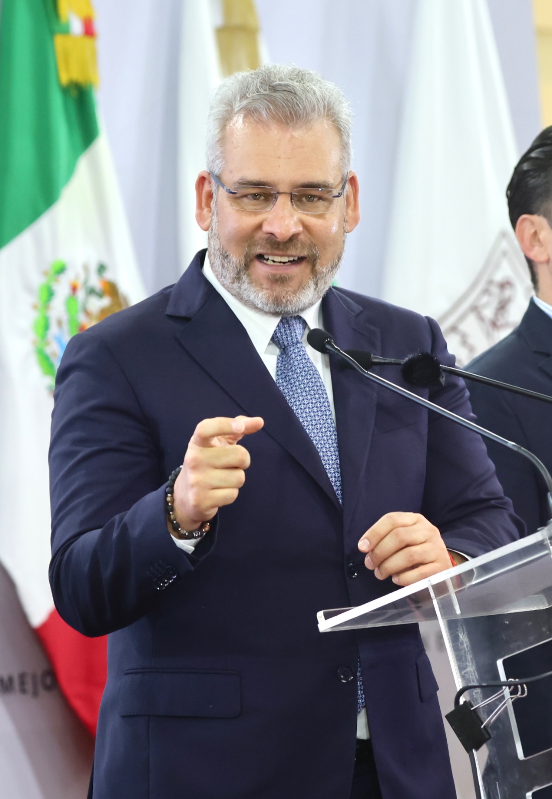 No hay michoacanos detenidos en redadas en Los Ángeles, confirma Bedolla.