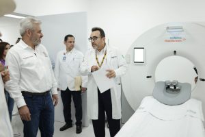 Se consolidan servicios de salud para Uruapan; recorre Bedolla hospital del IMSS
<br>