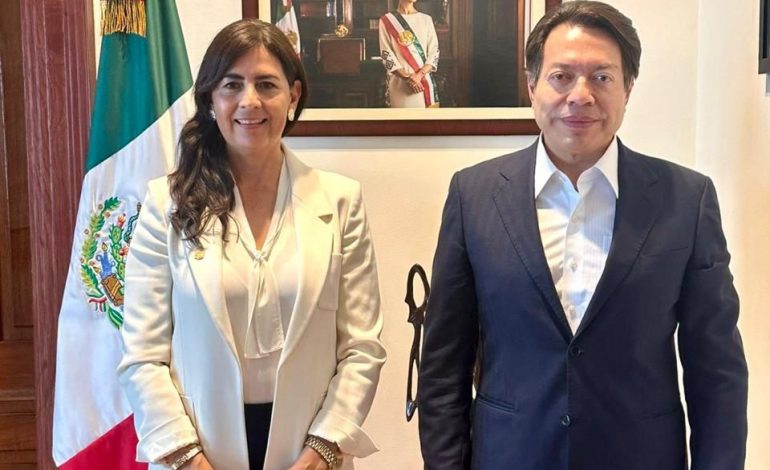 Gaby Molina y Mario Delgado fortalecen coordinación a favor de la educación.