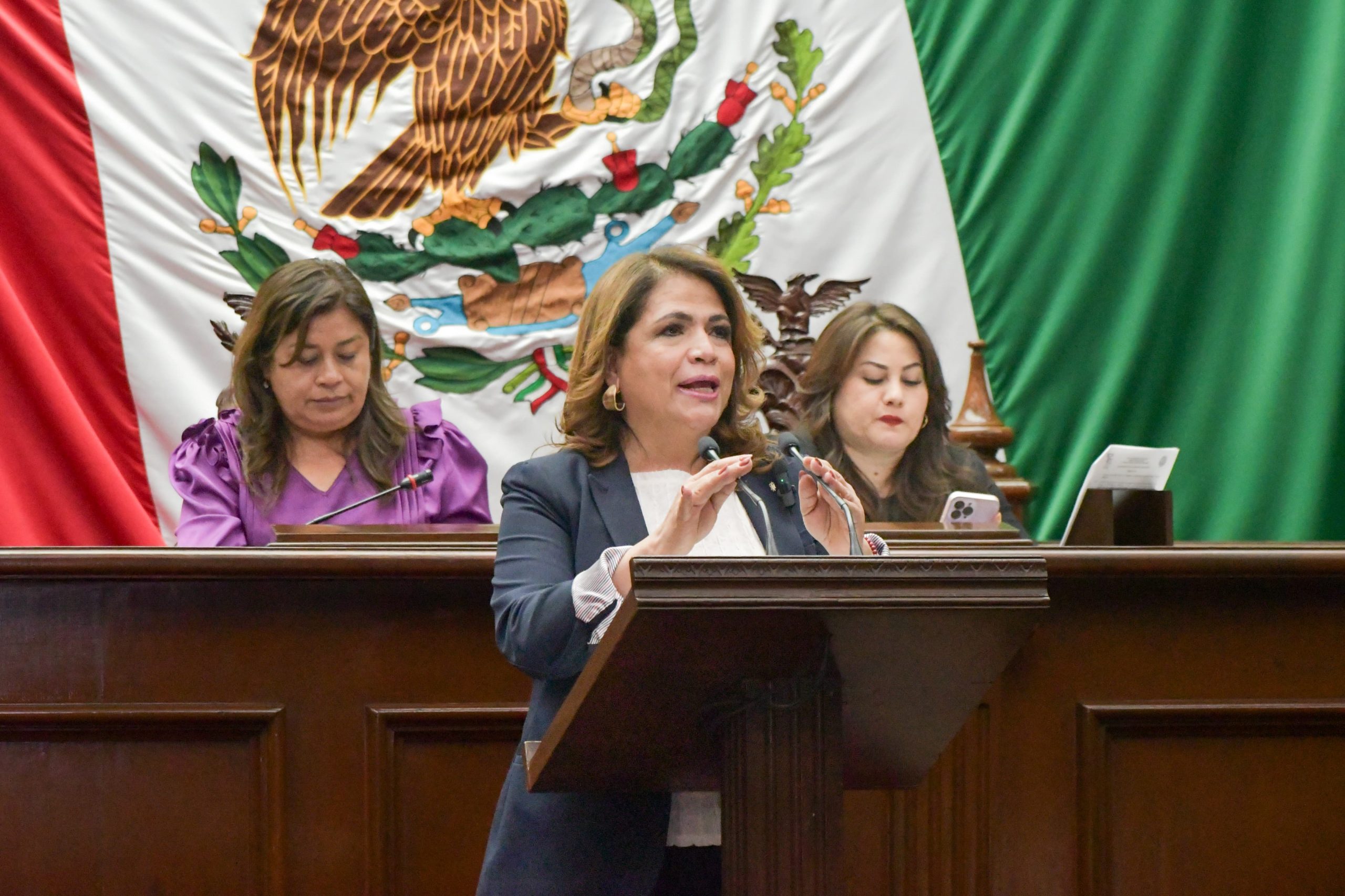 Presenta Fabiola Alanís reforma para apoyar a más de 800 mil mujeres dedicadas a la crianza.