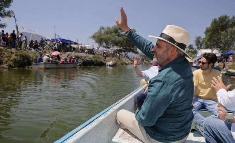 Recuperadas en un año 334 hectáreas de superficie del lago de Pátzcuaro: Bedolla.