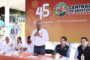 Reconoce Bedolla al Mercado de Abastos por 45 años de ser un centro económico para Morelia.
<br>