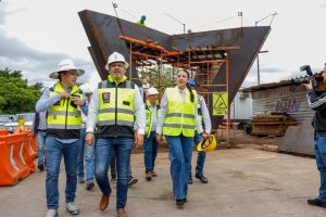 Supervisa Bedolla construcción del distribuidor vial Eréndira; registra 27 % de avance