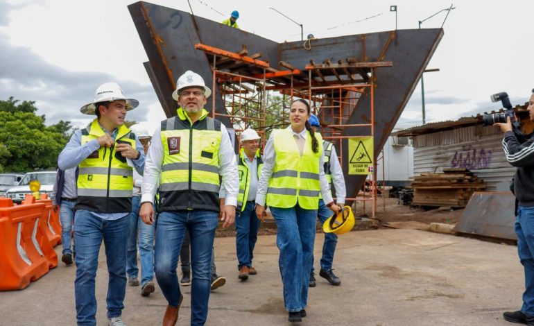 Supervisa Bedolla construcción del distribuidor vial Eréndira; registra 27 % de avance