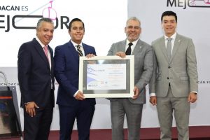 Recibe Bedolla certificación histórica por proceso del gasto público de Michoacán.
<br>