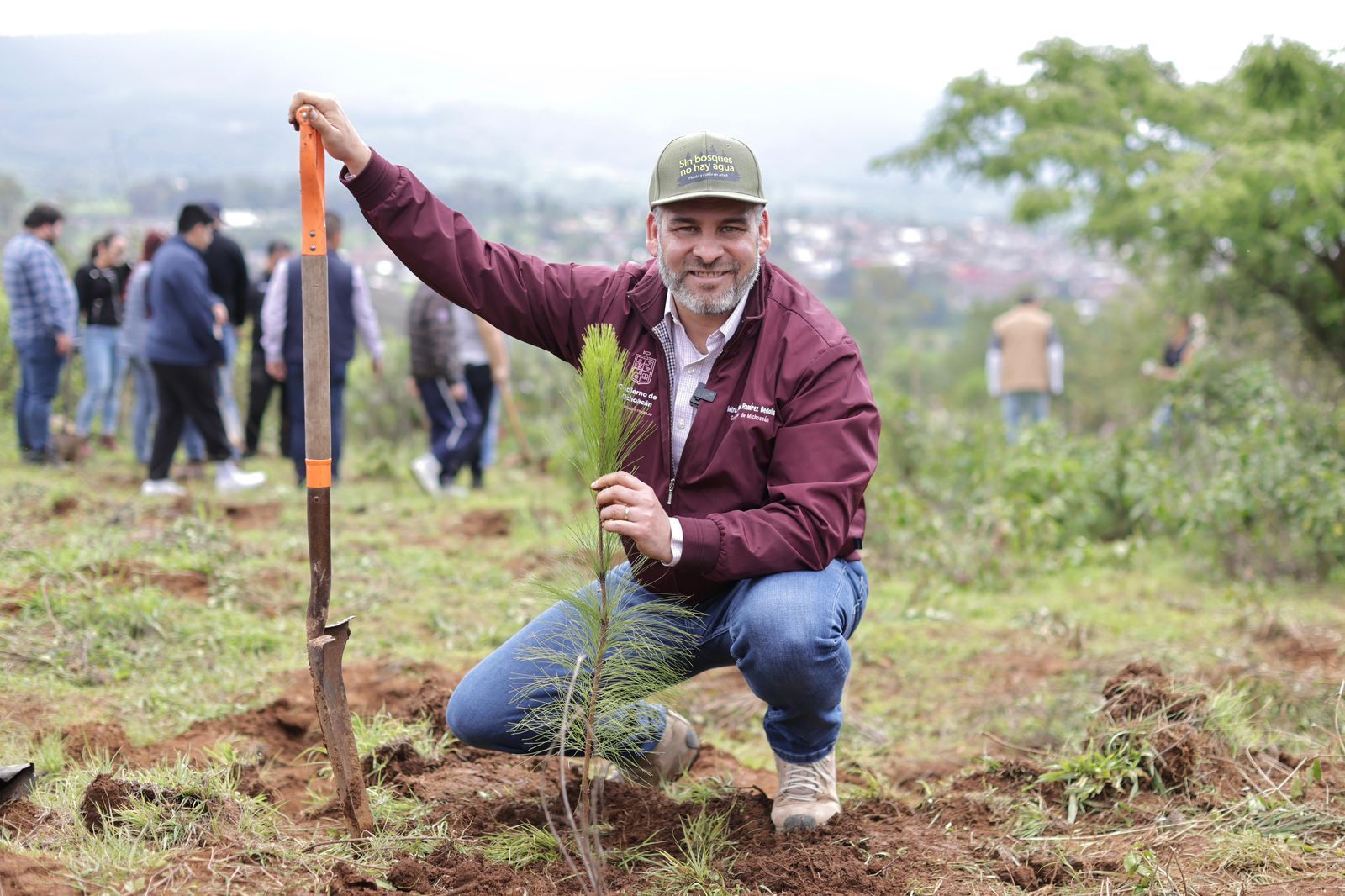 Michoacán impulsa reforestación histórica para recuperar el lago de Pátzcuaro: Bedolla.
