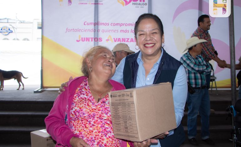Jeovana Alcántar, entregó aparatos de movilidad y despensas del programa atención alimentaria, beneficiando a cerca de 300 familias del municipio.