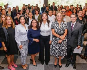 Gaby Molina inaugura encuentro estatal con cientos de maestros de comunidades.<br>