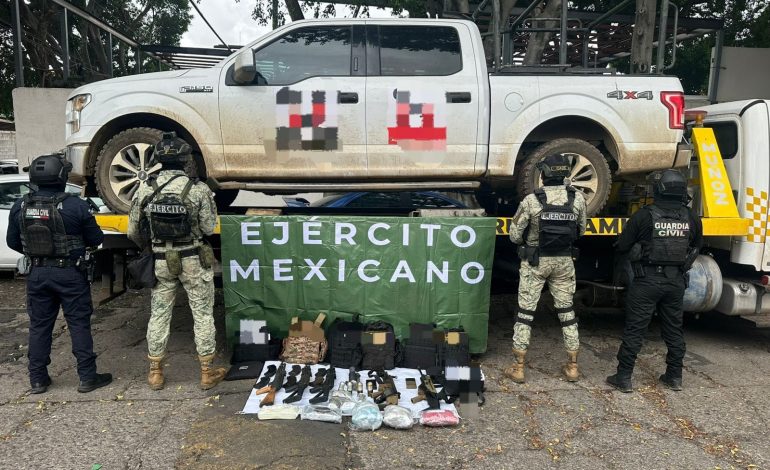 Asegurados en Zitácuaro 10 vehículos, 4 granadas, armas y drogas: SSP.